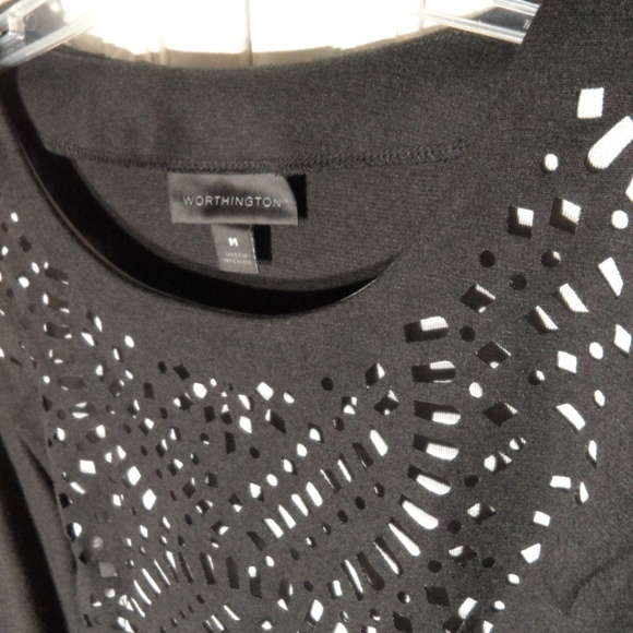 Geometric Cut Out Front Focus Pattern - Picture 5 of 8